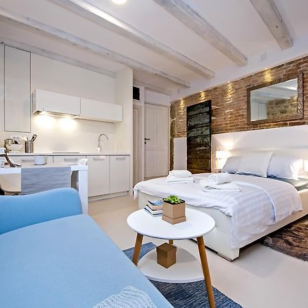 Luna Rooms And Studios Ровінь Екстер'єр фото