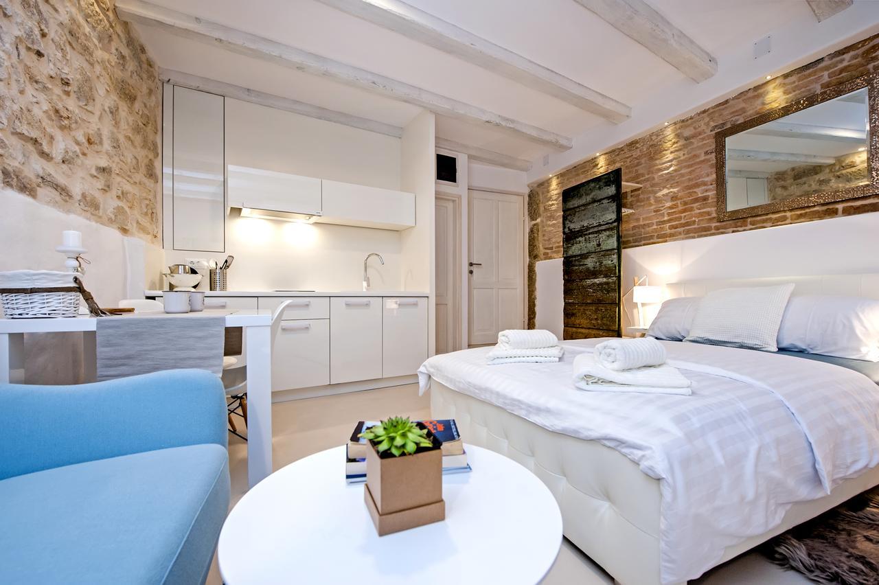 Luna Rooms And Studios Ровінь Екстер'єр фото
