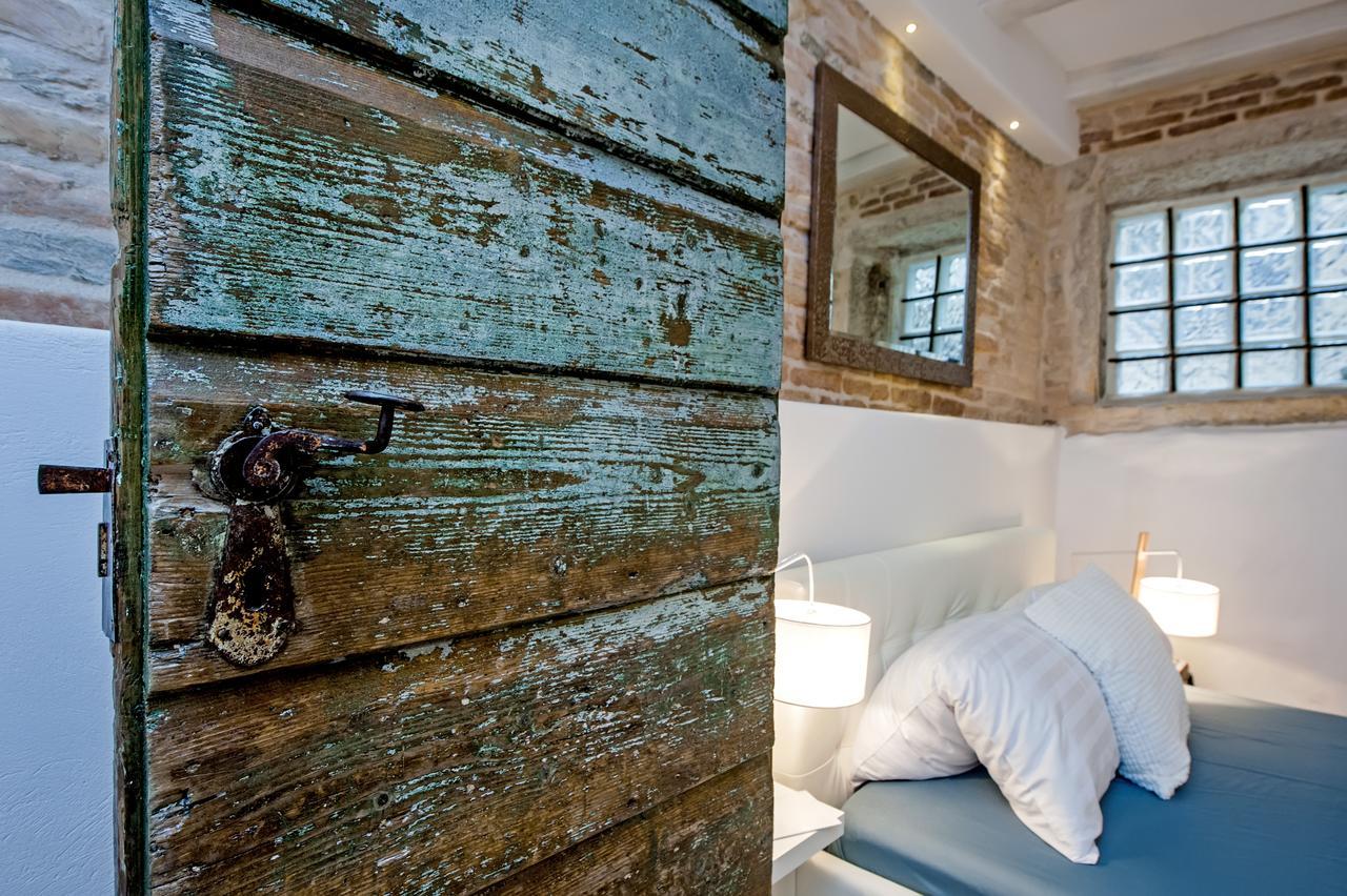 Luna Rooms And Studios Ровінь Екстер'єр фото