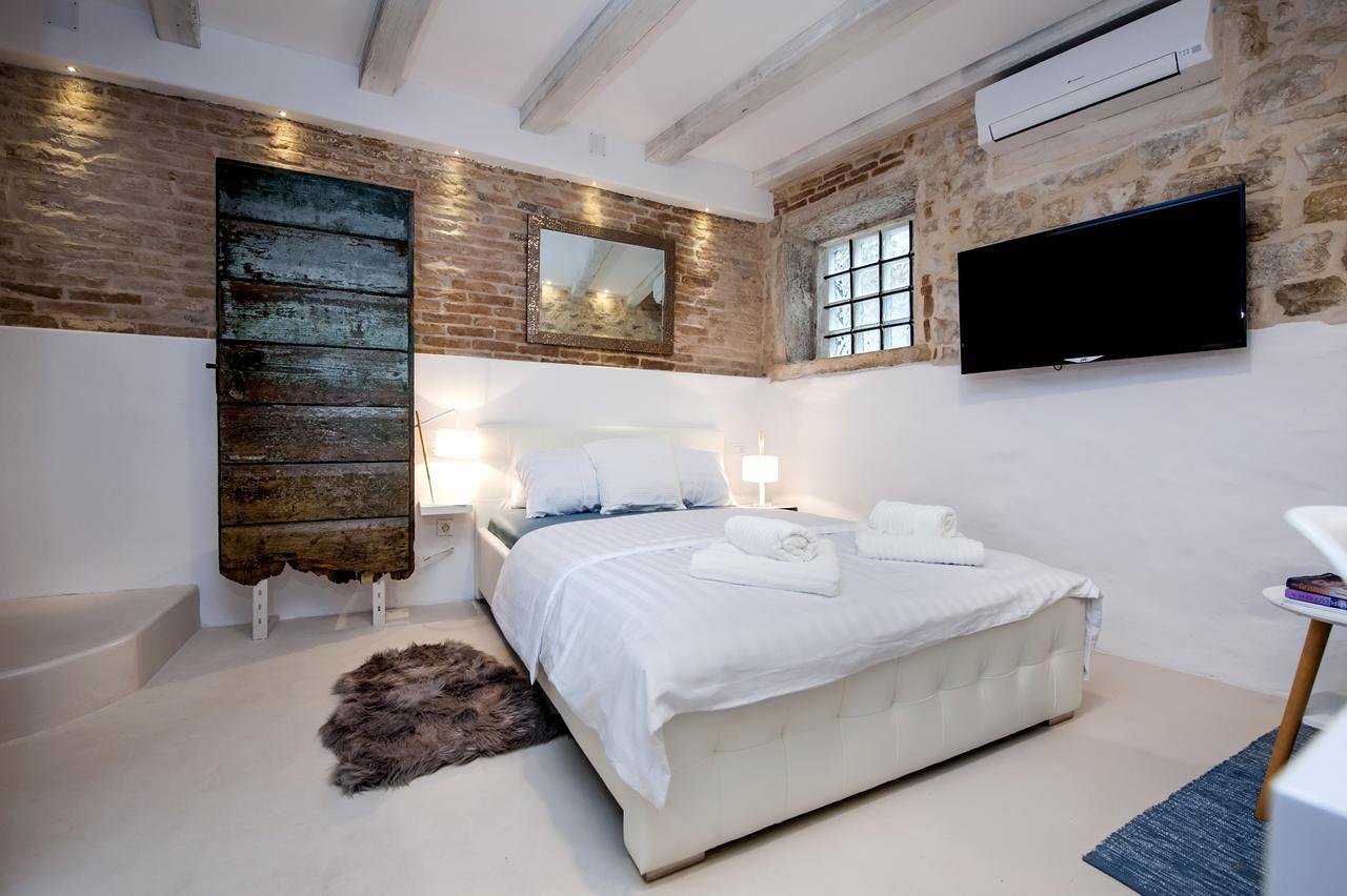 Luna Rooms And Studios Ровінь Екстер'єр фото