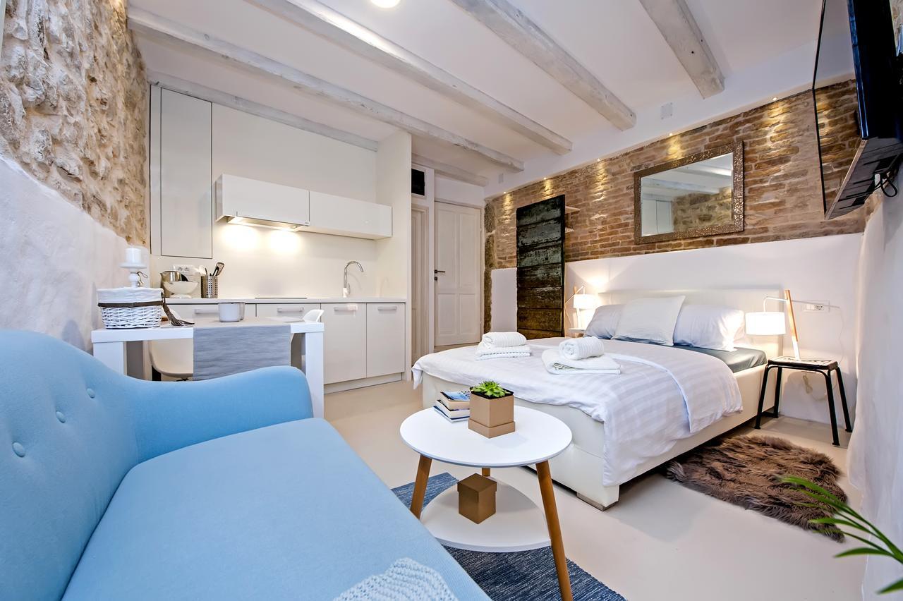 Luna Rooms And Studios Ровінь Екстер'єр фото