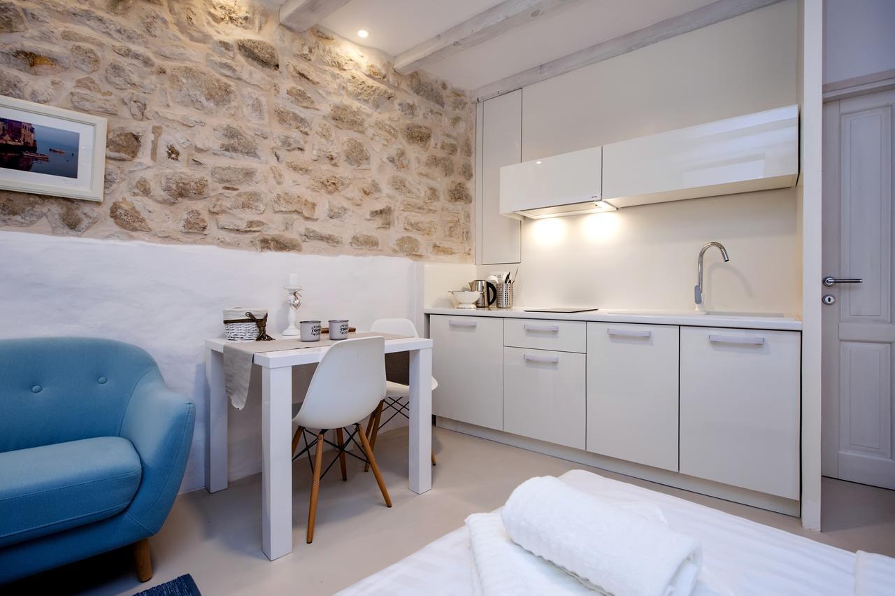 Luna Rooms And Studios Ровінь Екстер'єр фото