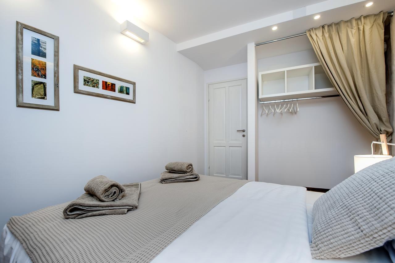 Luna Rooms And Studios Ровінь Екстер'єр фото