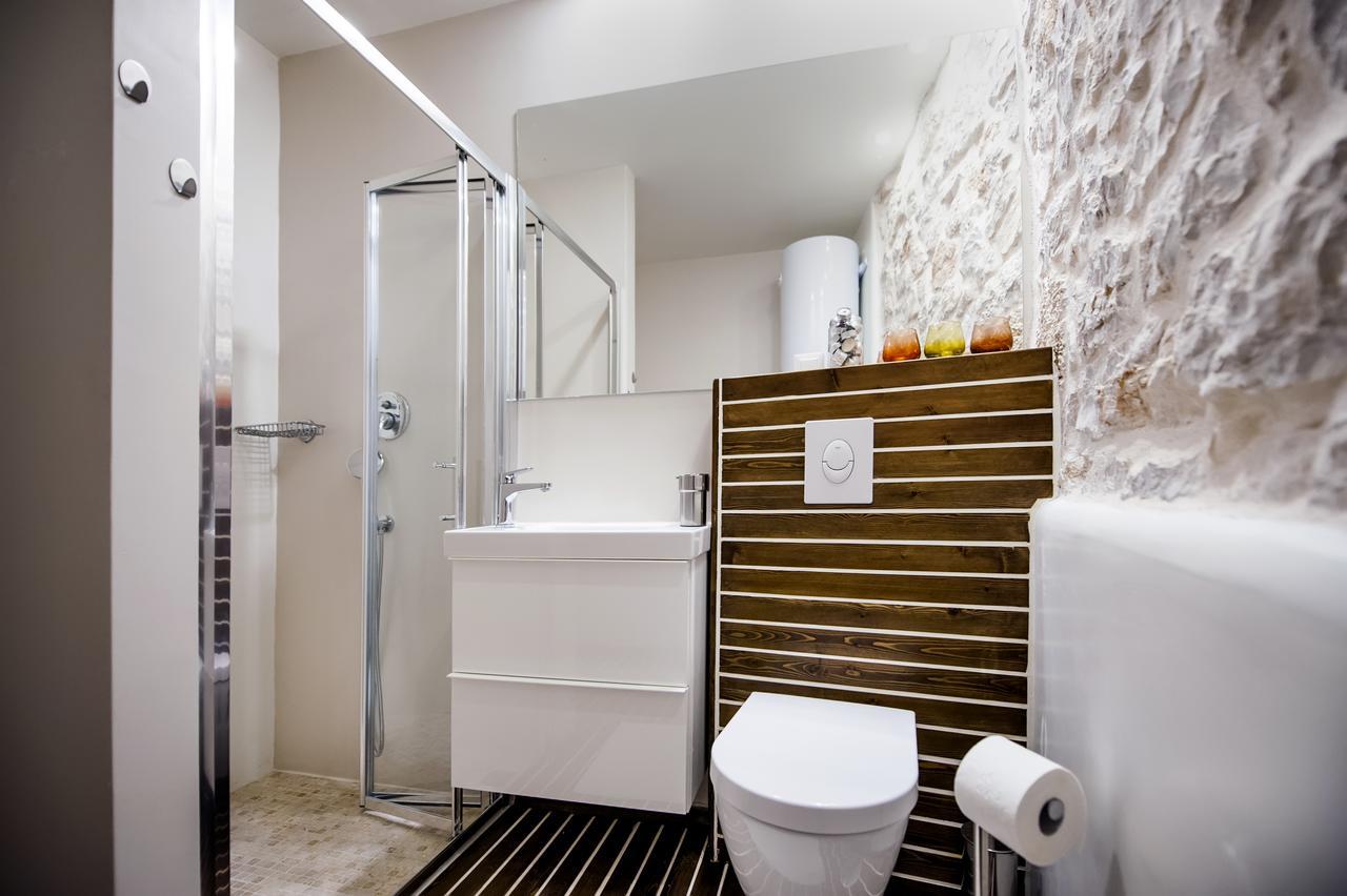 Luna Rooms And Studios Ровінь Екстер'єр фото