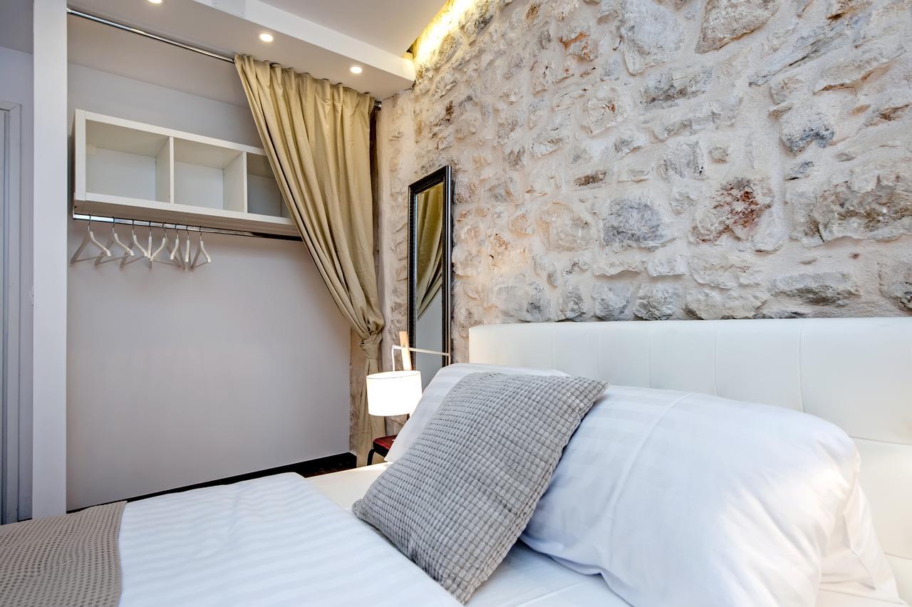 Luna Rooms And Studios Ровінь Екстер'єр фото