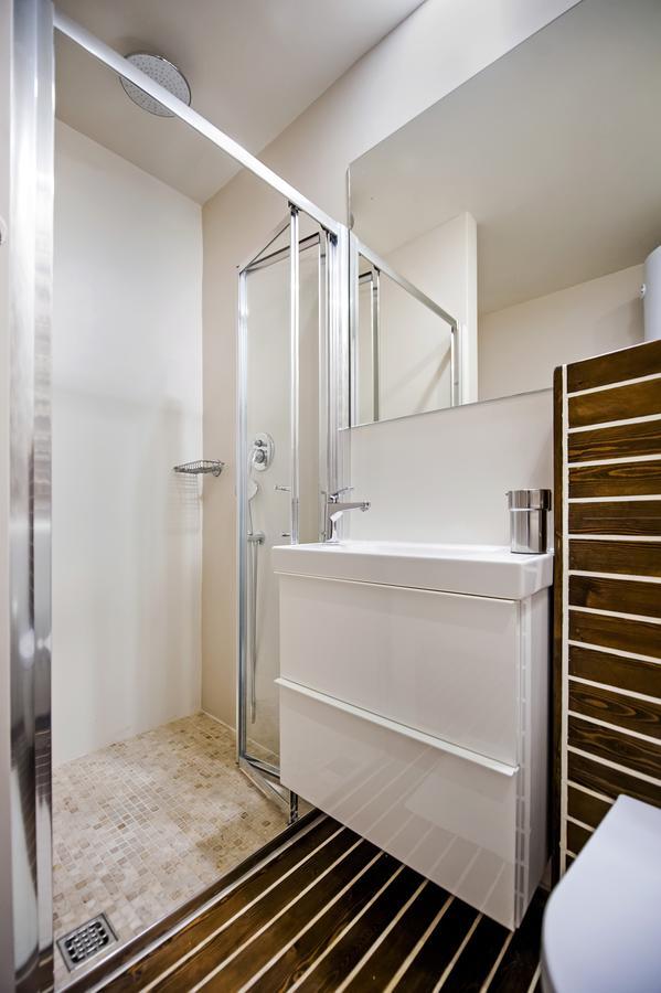 Luna Rooms And Studios Ровінь Екстер'єр фото