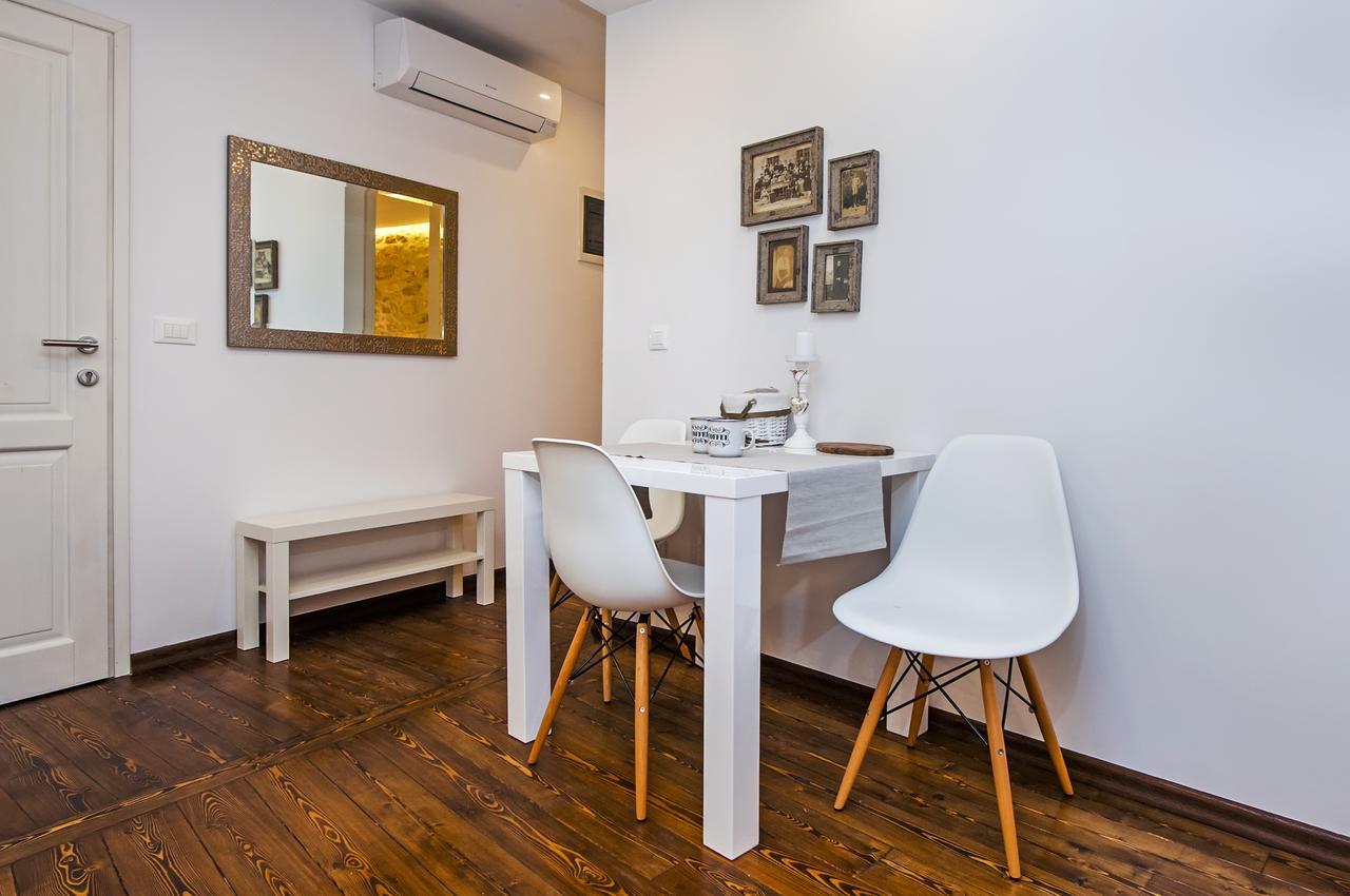 Luna Rooms And Studios Ровінь Екстер'єр фото