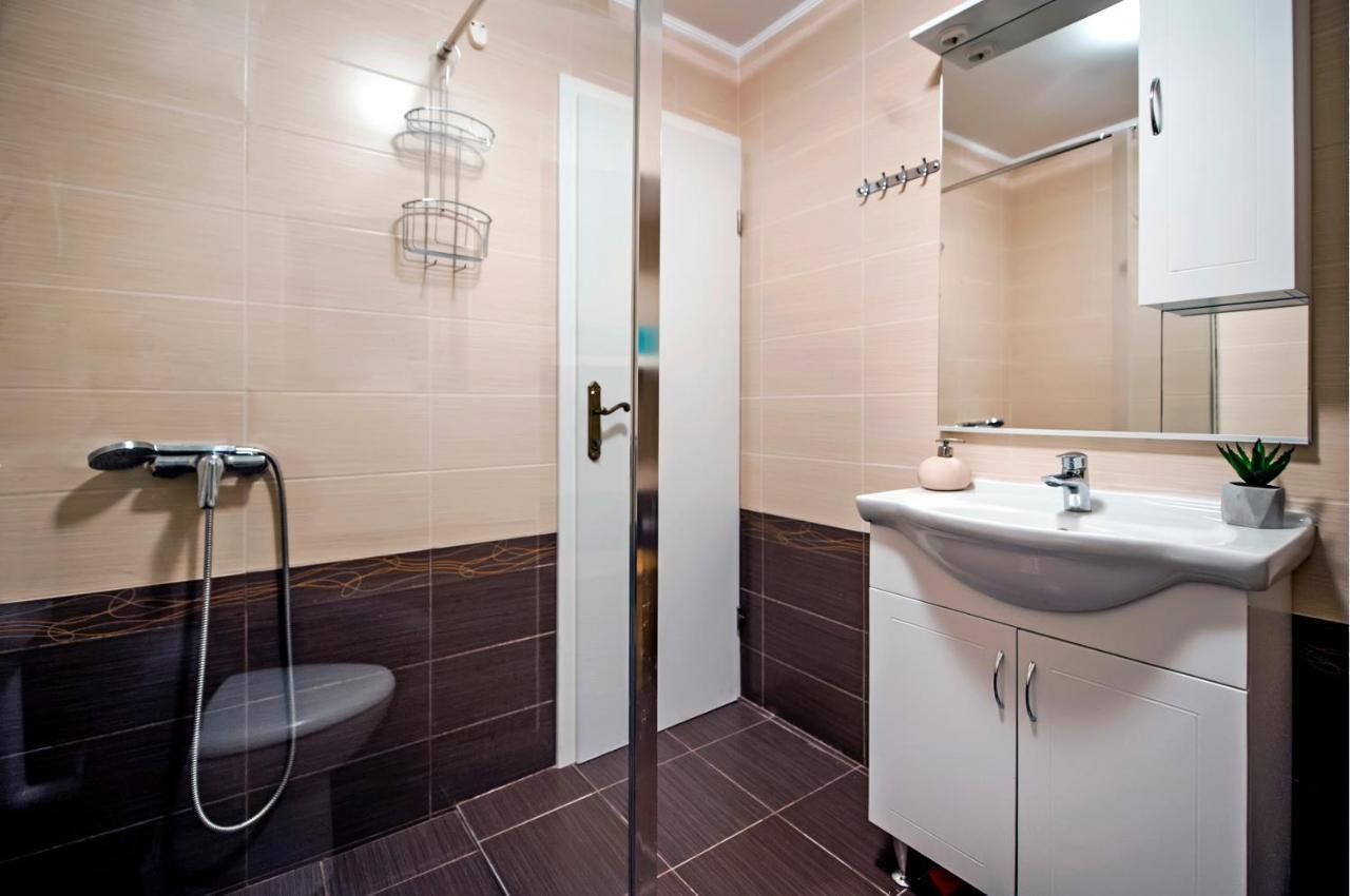 Luna Rooms And Studios Ровінь Екстер'єр фото